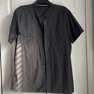 Men’s Marc Anthony button down casual shirt with short sleeves & 2 pockets